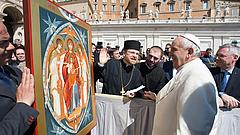 Überreichung der Ikone „Maria, die Knotenlöserin“ an Papst Franziskus